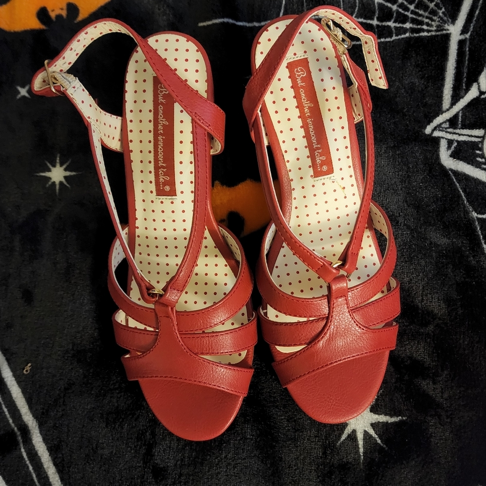 B.A.I.T. foot wear Diana wedges